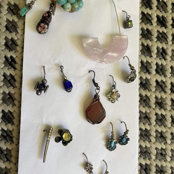 Free earrings with any clothing purchase! - Picture 8 of 10